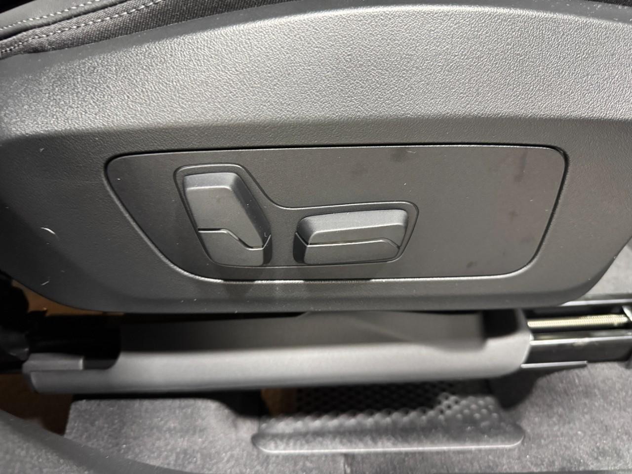 BMW X1 Vehicle Full-screen Gallery Image 19