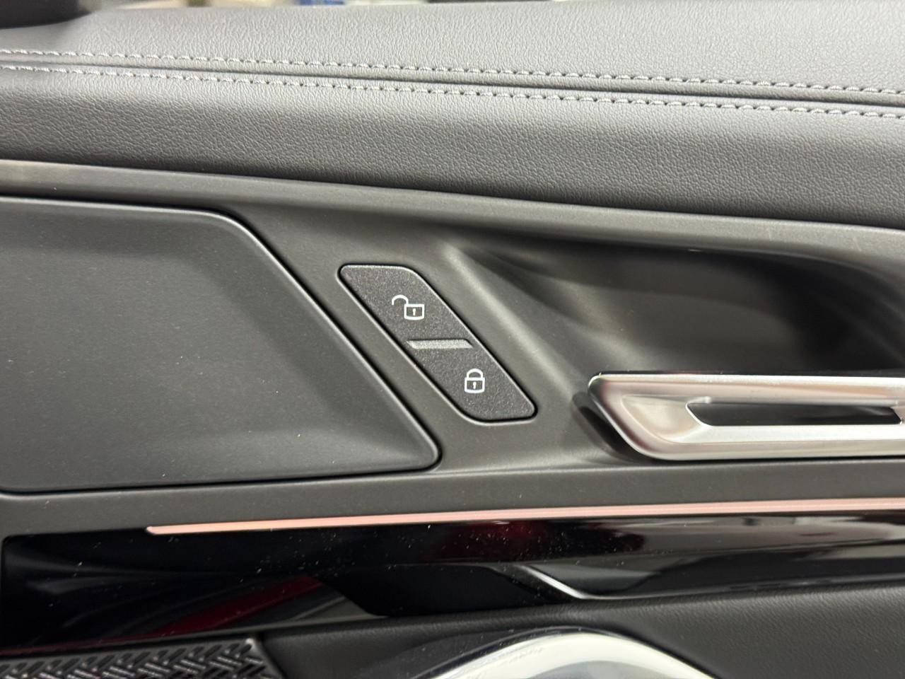 BMW X1 Vehicle Full-screen Gallery Image 20