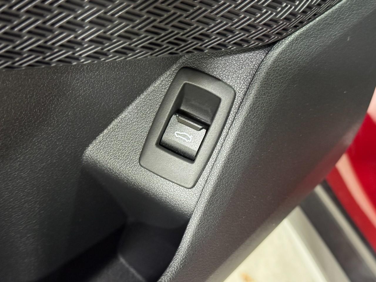 BMW X1 Vehicle Full-screen Gallery Image 24