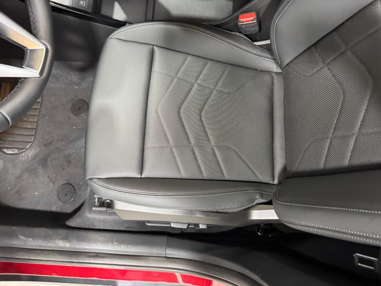 BMW X1 Vehicle Full-screen Gallery Image 26