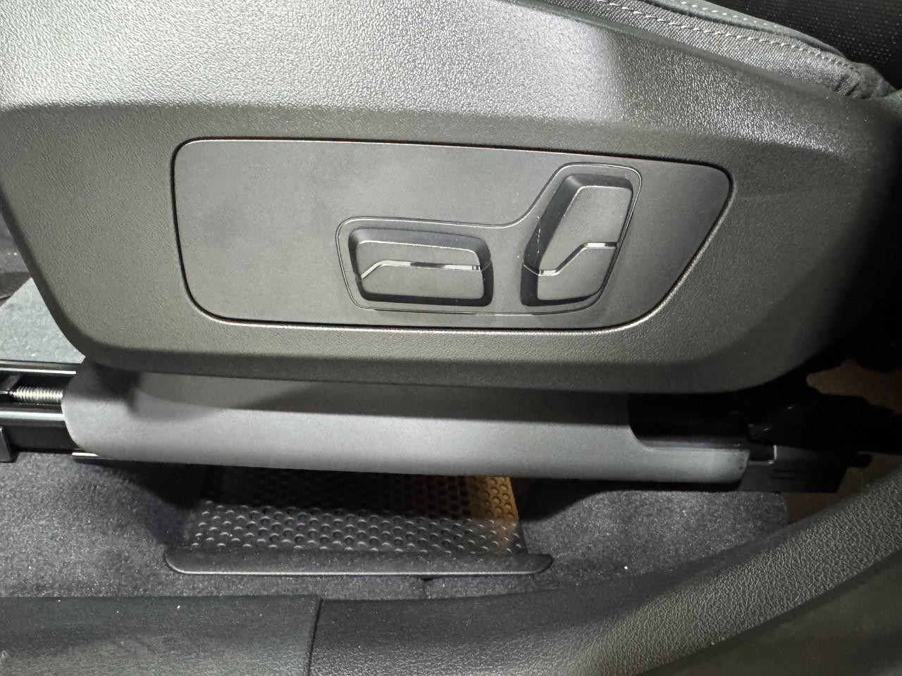 BMW X1 Vehicle Full-screen Gallery Image 27