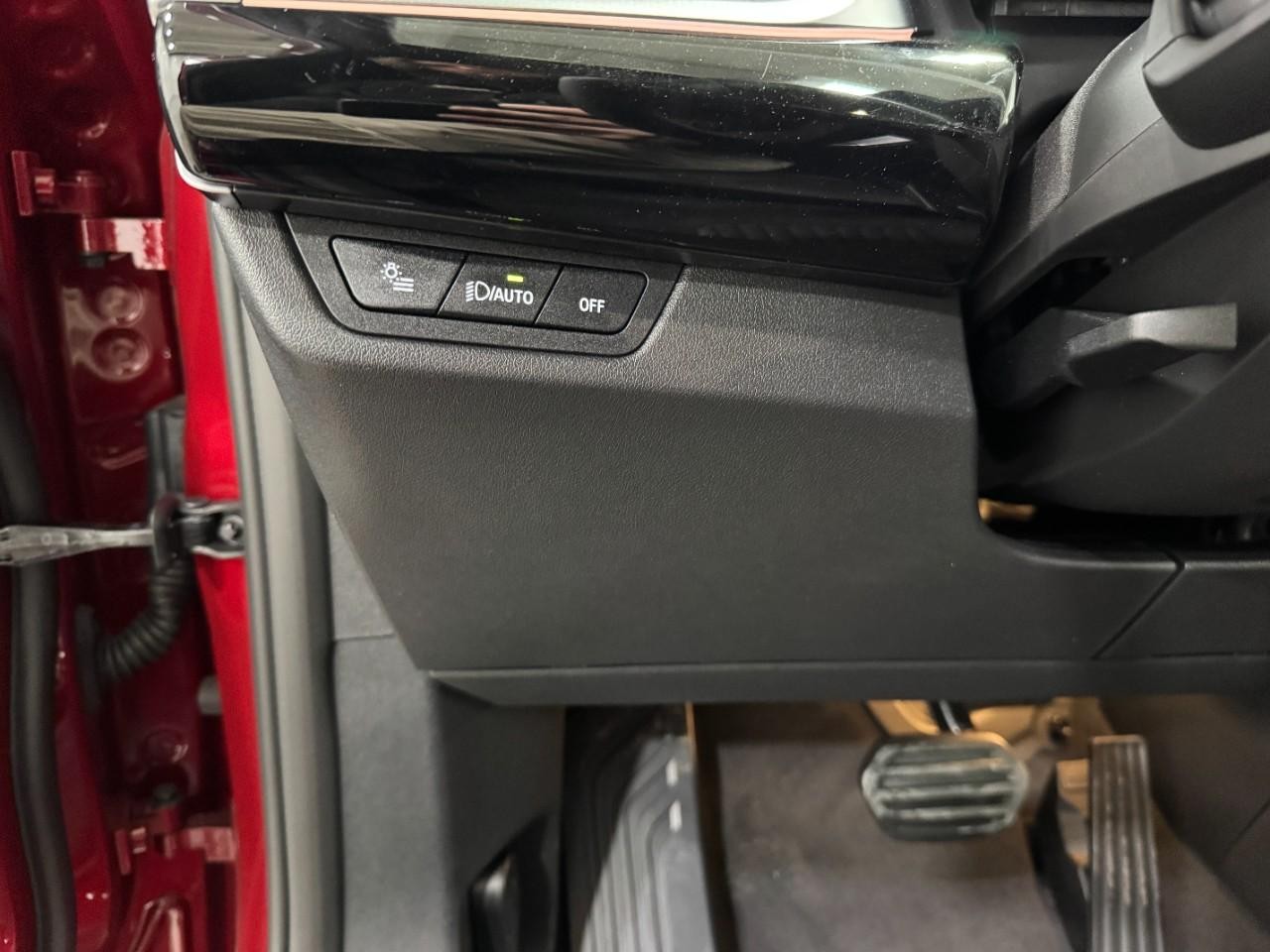 BMW X1 Vehicle Full-screen Gallery Image 28