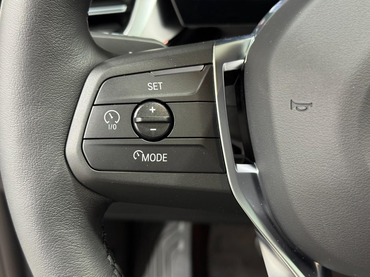 BMW X1 Vehicle Full-screen Gallery Image 29