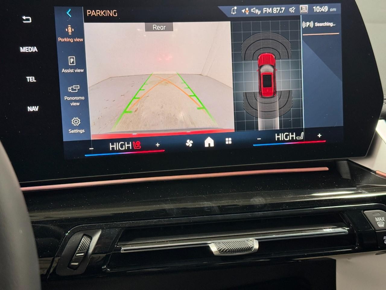 BMW X1 Vehicle Full-screen Gallery Image 32