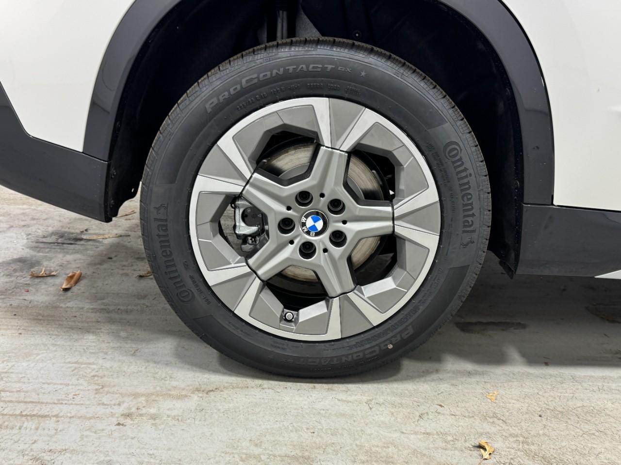 BMW X1 Vehicle Full-screen Gallery Image 5