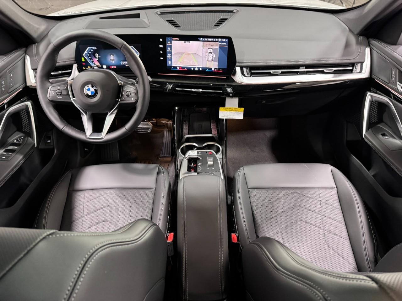 BMW X1 Vehicle Full-screen Gallery Image 12