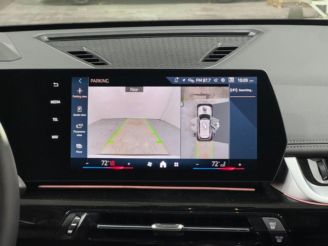 BMW X1 Vehicle Full-screen Gallery Image 14