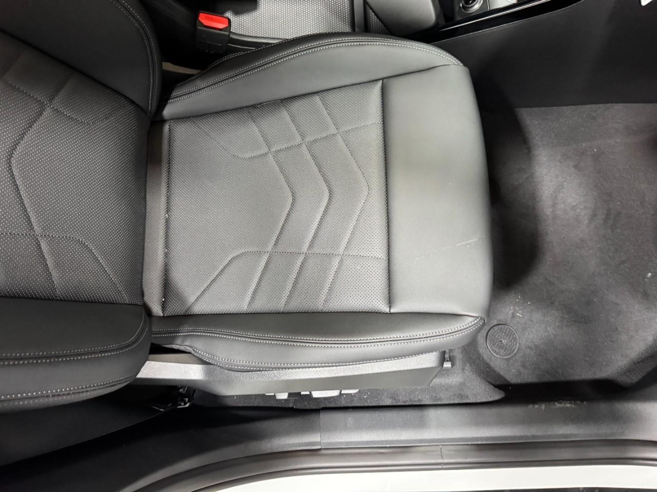 BMW X1 Vehicle Full-screen Gallery Image 17