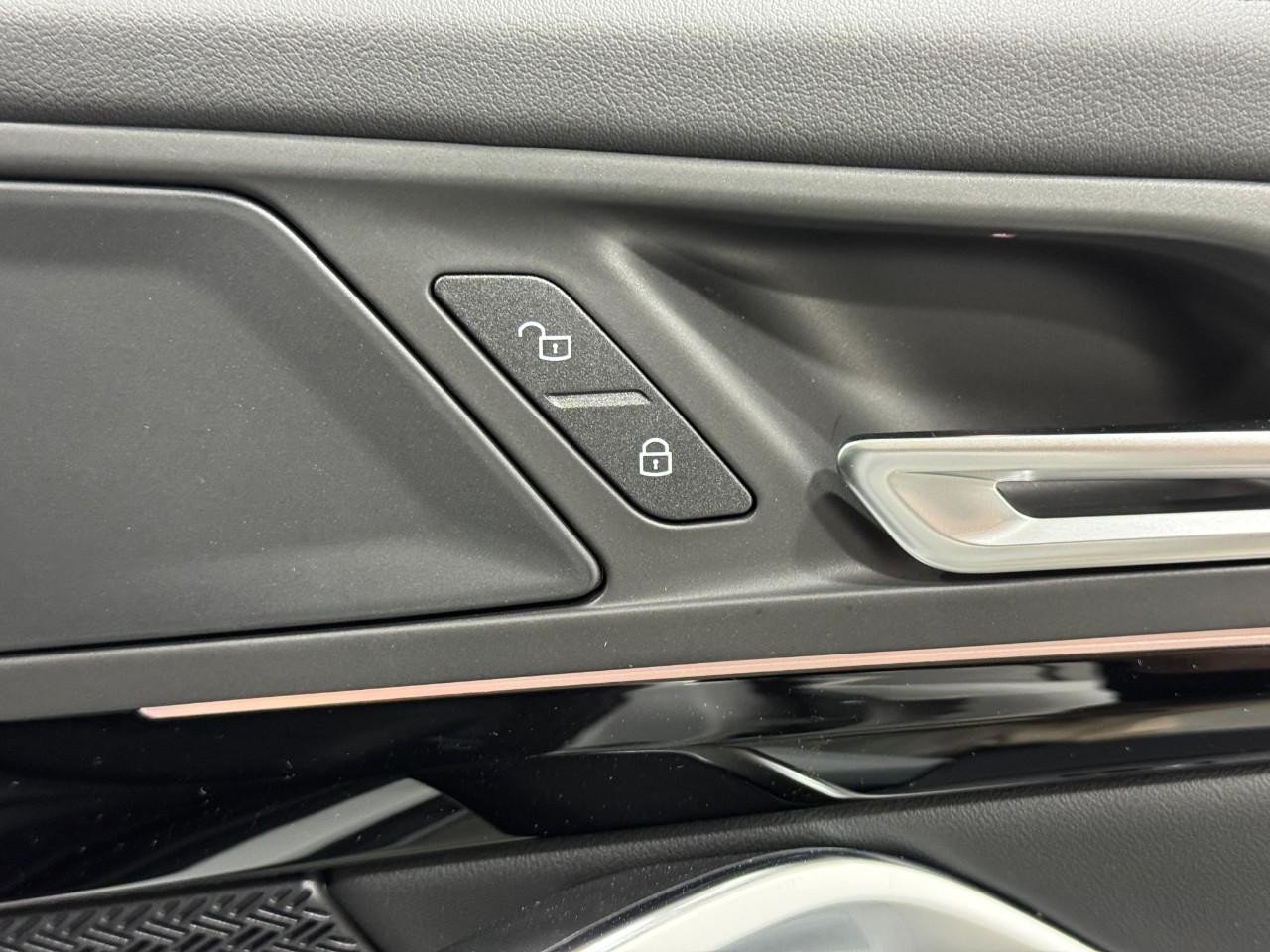 BMW X1 Vehicle Full-screen Gallery Image 19