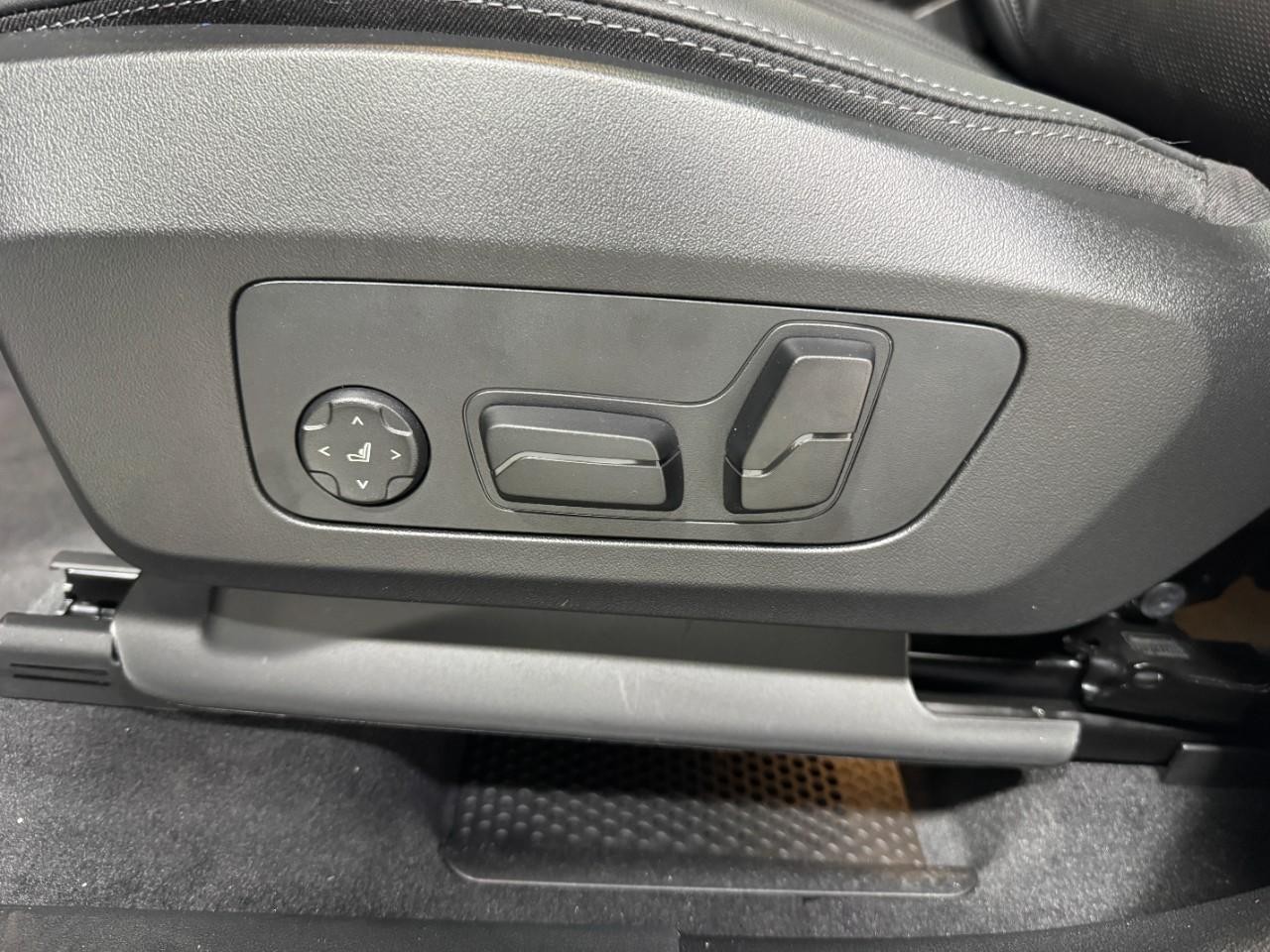 BMW X1 Vehicle Full-screen Gallery Image 26