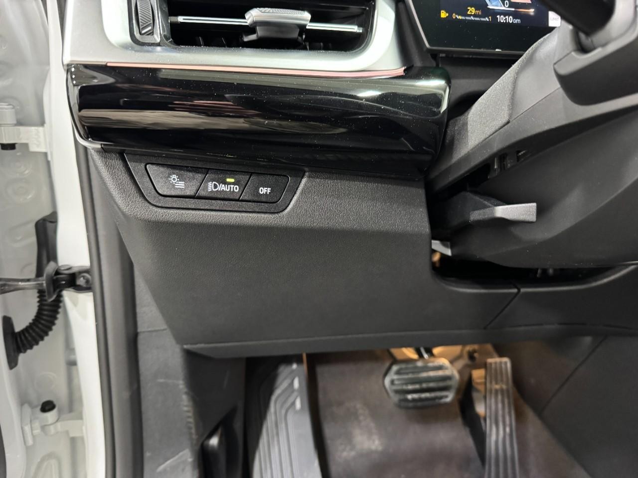 BMW X1 Vehicle Full-screen Gallery Image 27