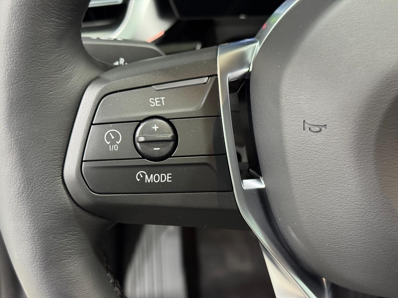 BMW X1 Vehicle Full-screen Gallery Image 28