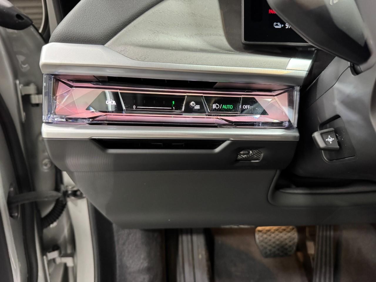 BMW i7 Vehicle Full-screen Gallery Image 27