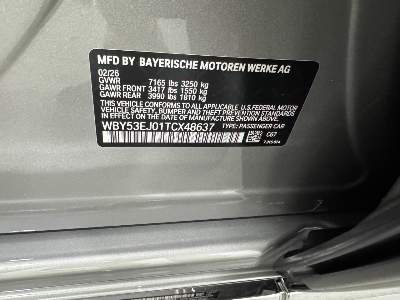 BMW i7 Vehicle Full-screen Gallery Image 32