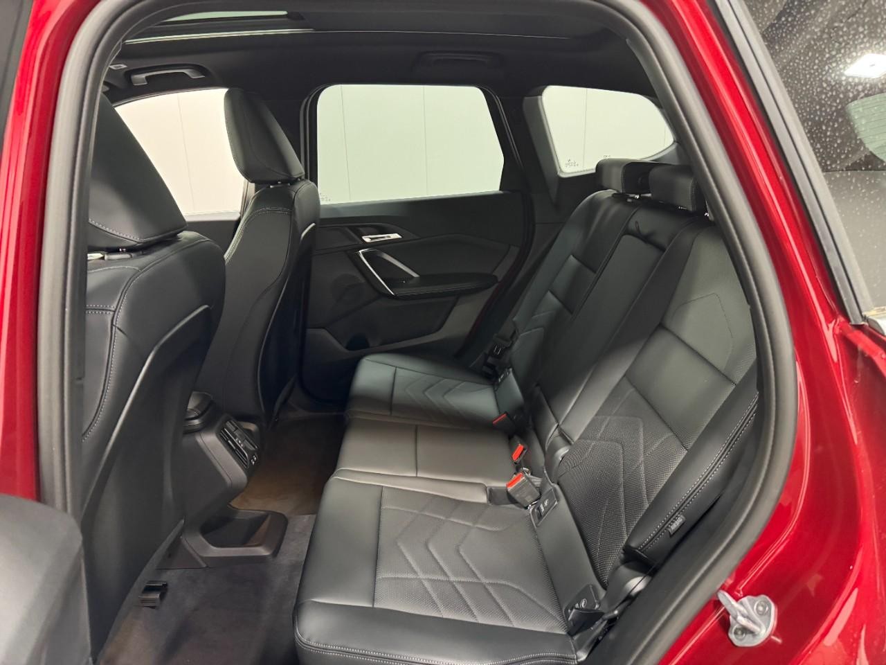 BMW X1 Vehicle Full-screen Gallery Image 8