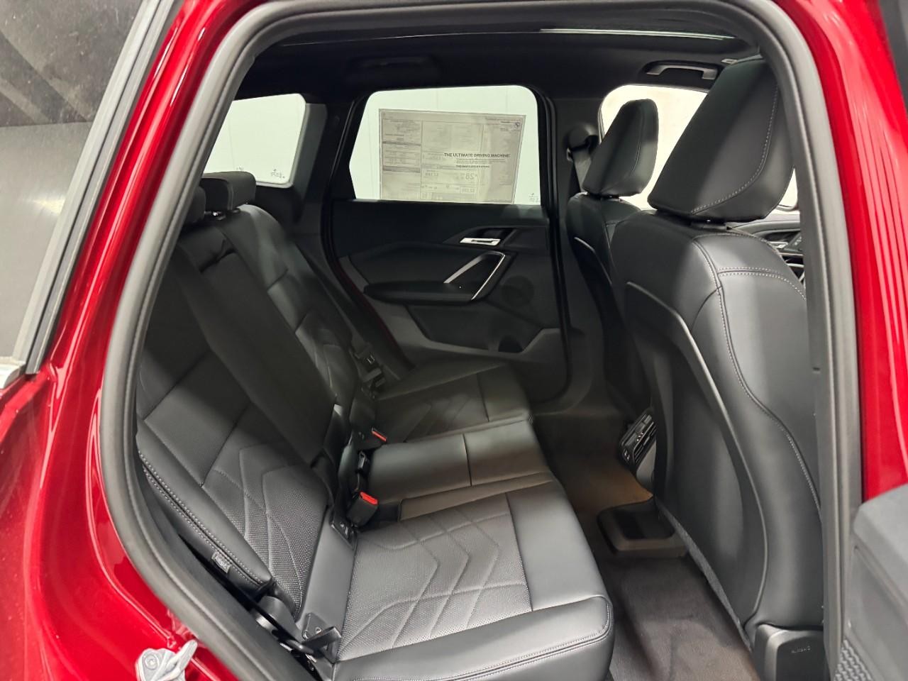 BMW X1 Vehicle Full-screen Gallery Image 10