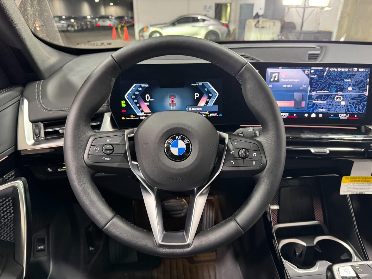 BMW X1 Vehicle Full-screen Gallery Image 13