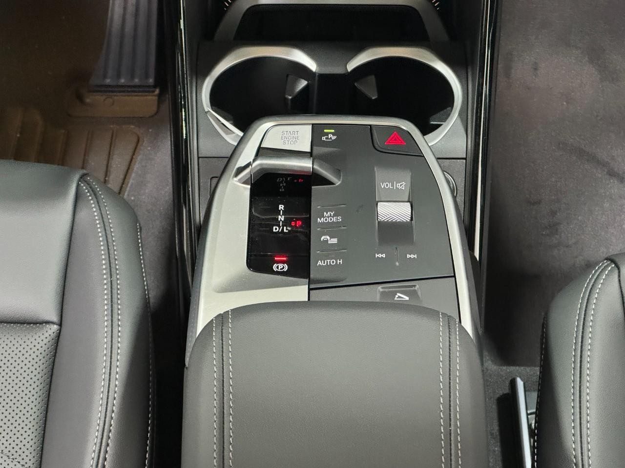 BMW X1 Vehicle Full-screen Gallery Image 15