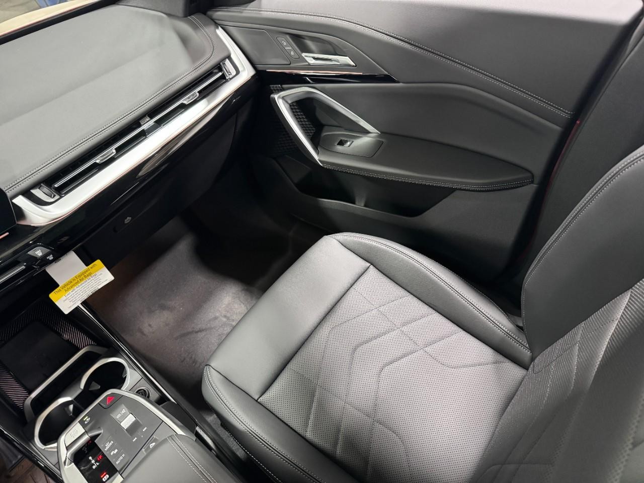 BMW X1 Vehicle Full-screen Gallery Image 16