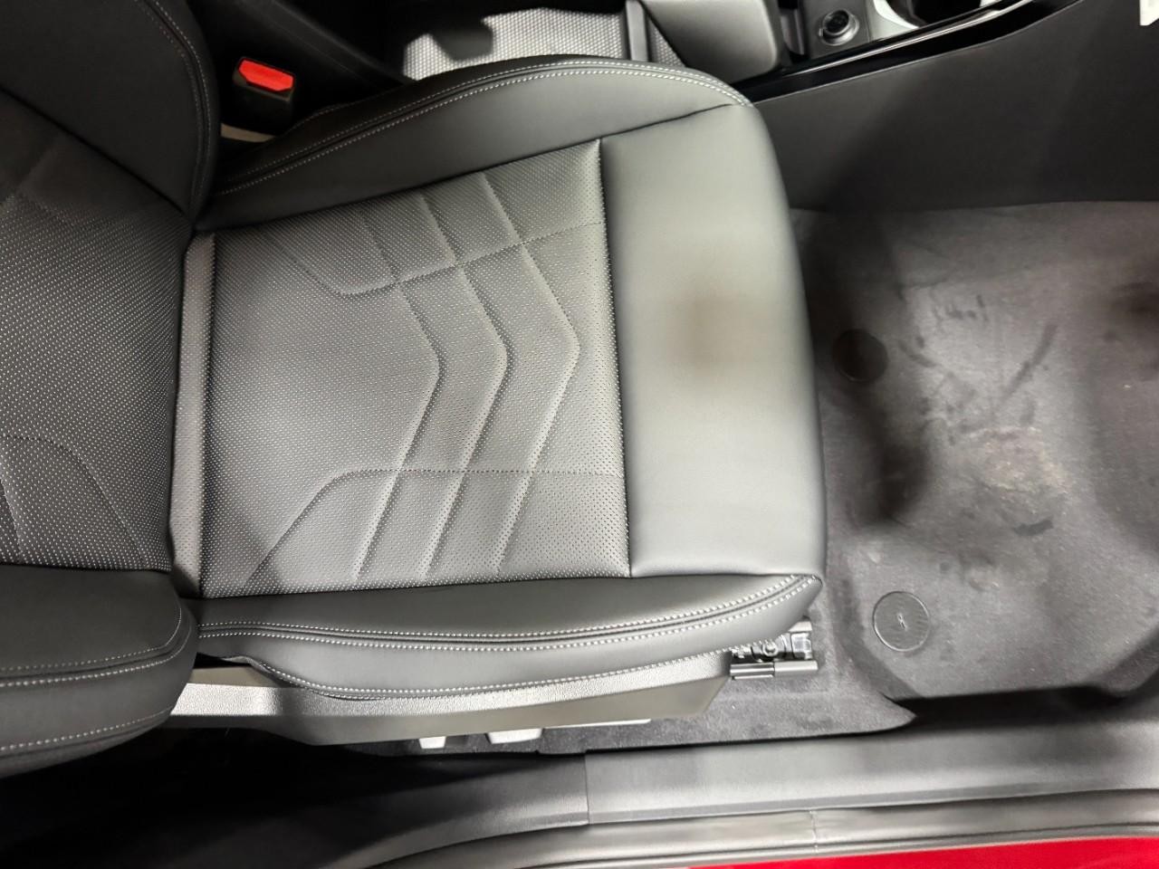 BMW X1 Vehicle Full-screen Gallery Image 18