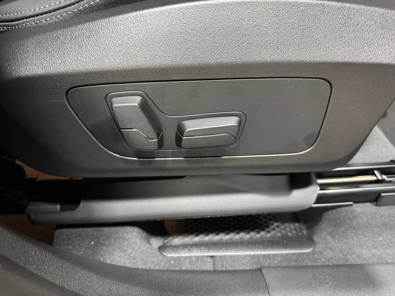 BMW X1 Vehicle Full-screen Gallery Image 19