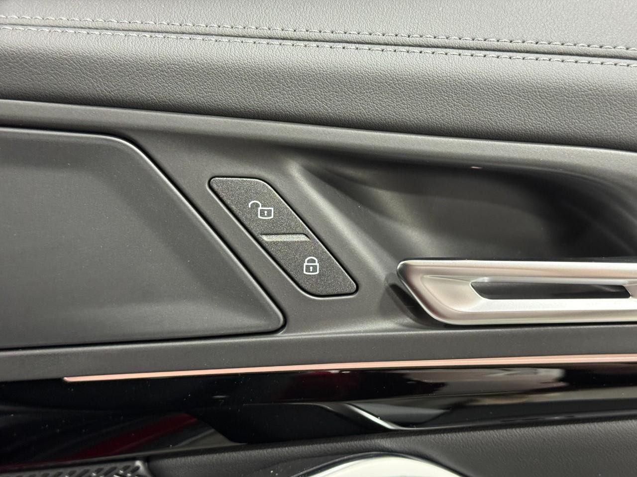 BMW X1 Vehicle Full-screen Gallery Image 20