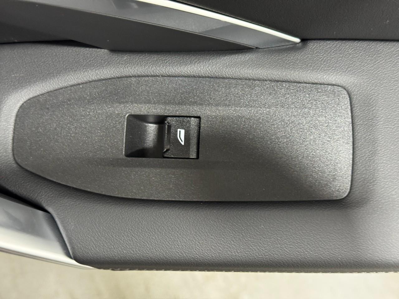 BMW X1 Vehicle Full-screen Gallery Image 21