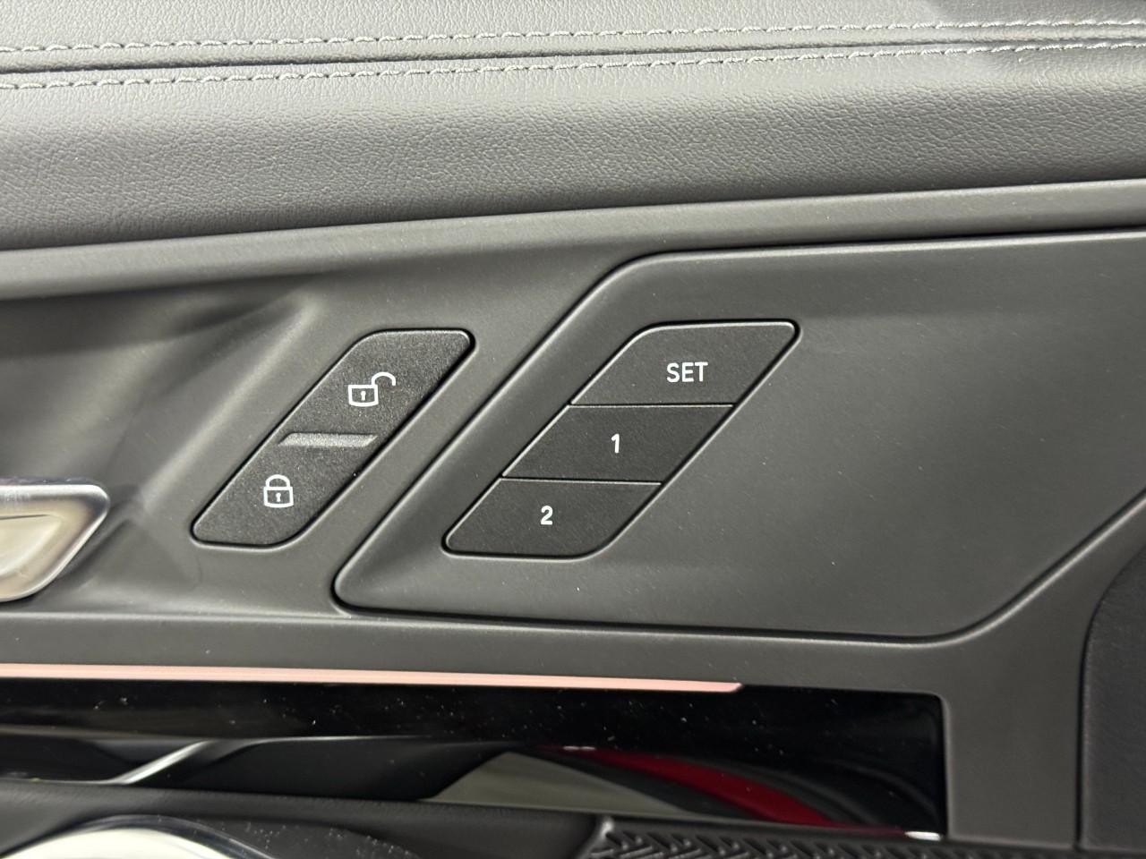 BMW X1 Vehicle Full-screen Gallery Image 22