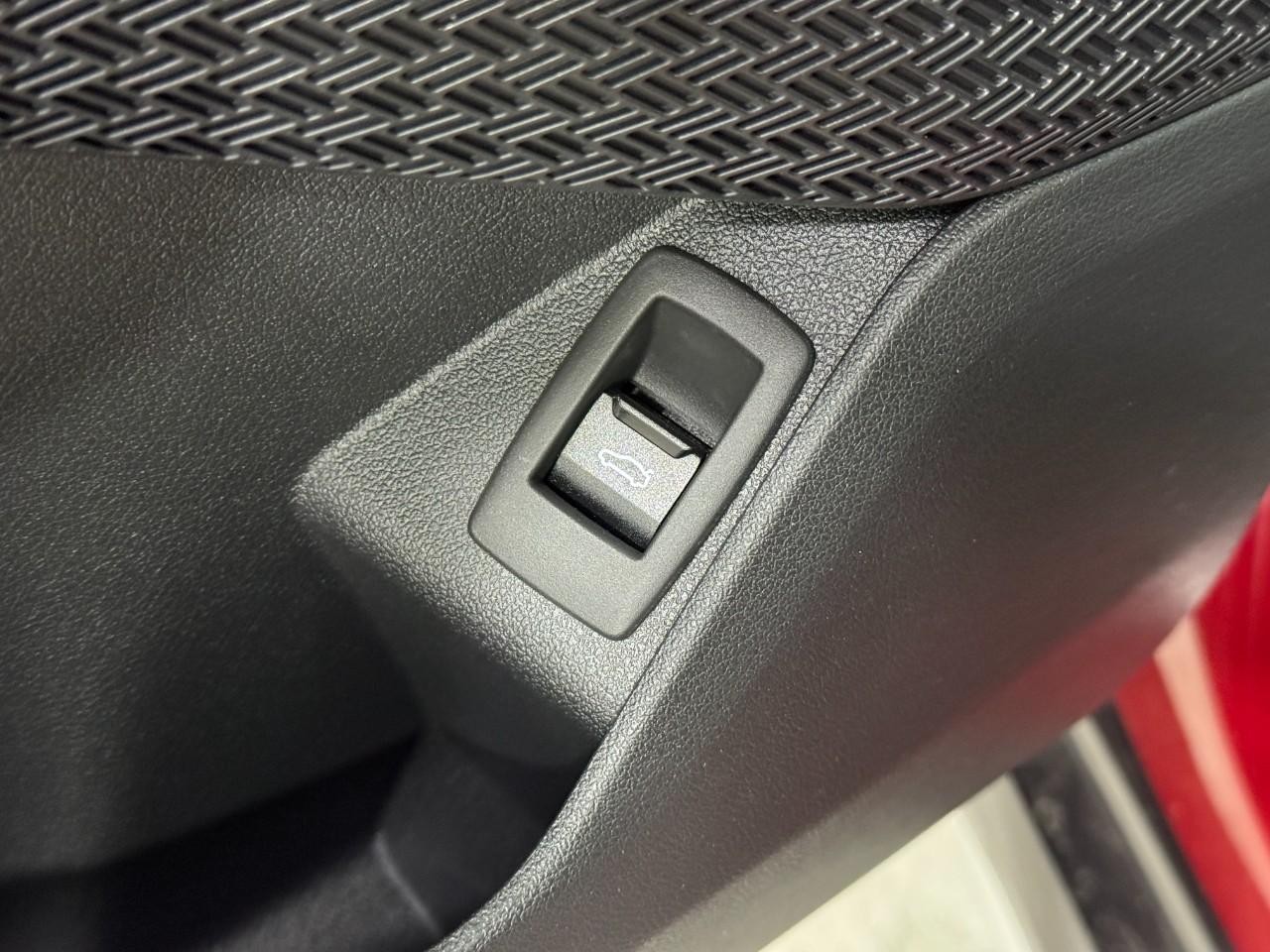 BMW X1 Vehicle Full-screen Gallery Image 24