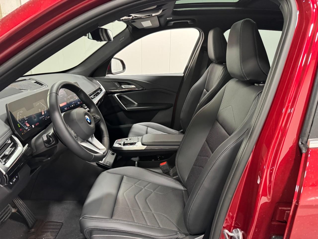 BMW X1 Vehicle Full-screen Gallery Image 25