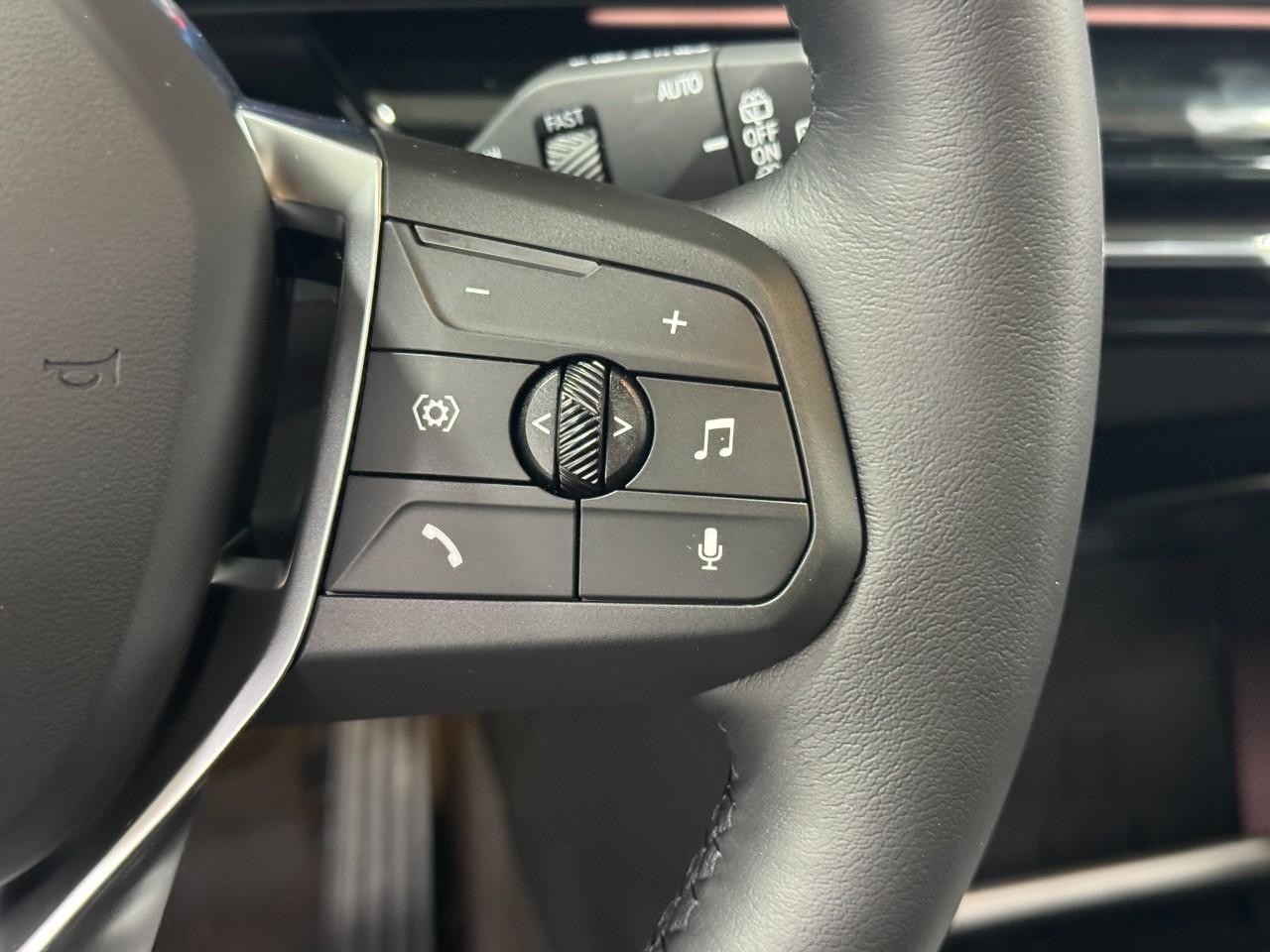 BMW X1 Vehicle Full-screen Gallery Image 30