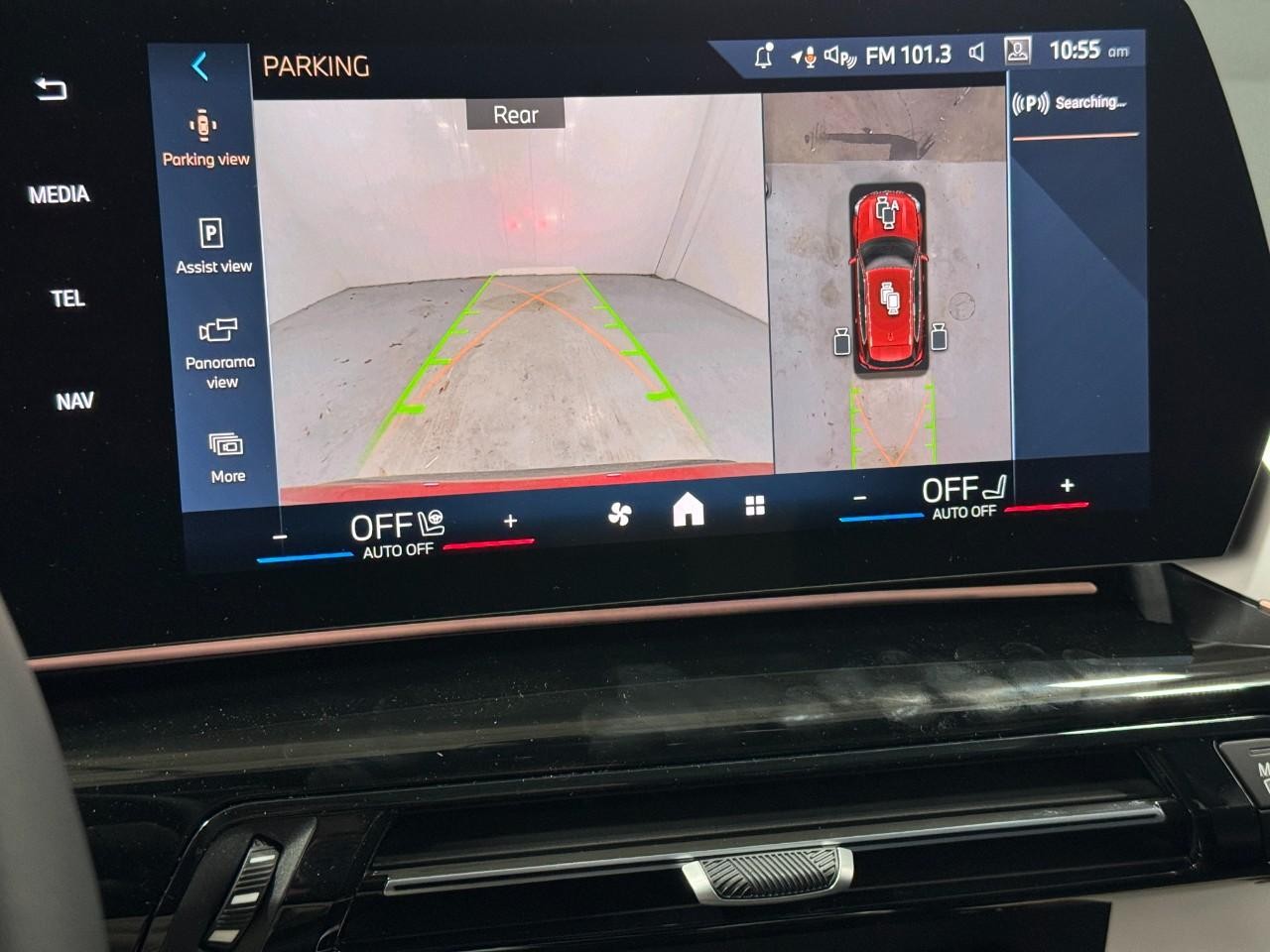 BMW X1 Vehicle Full-screen Gallery Image 32