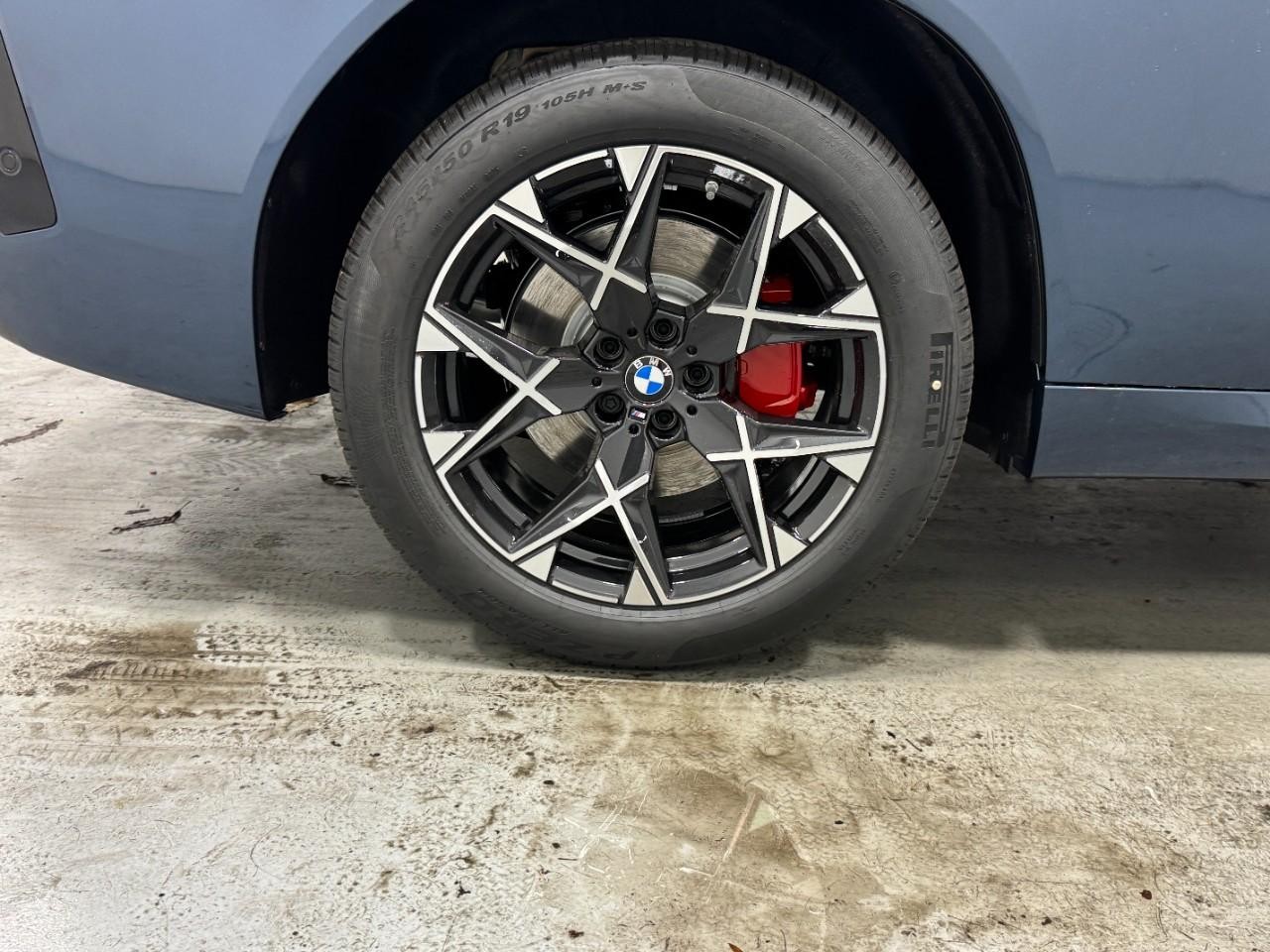 BMW X3 Vehicle Full-screen Gallery Image 5
