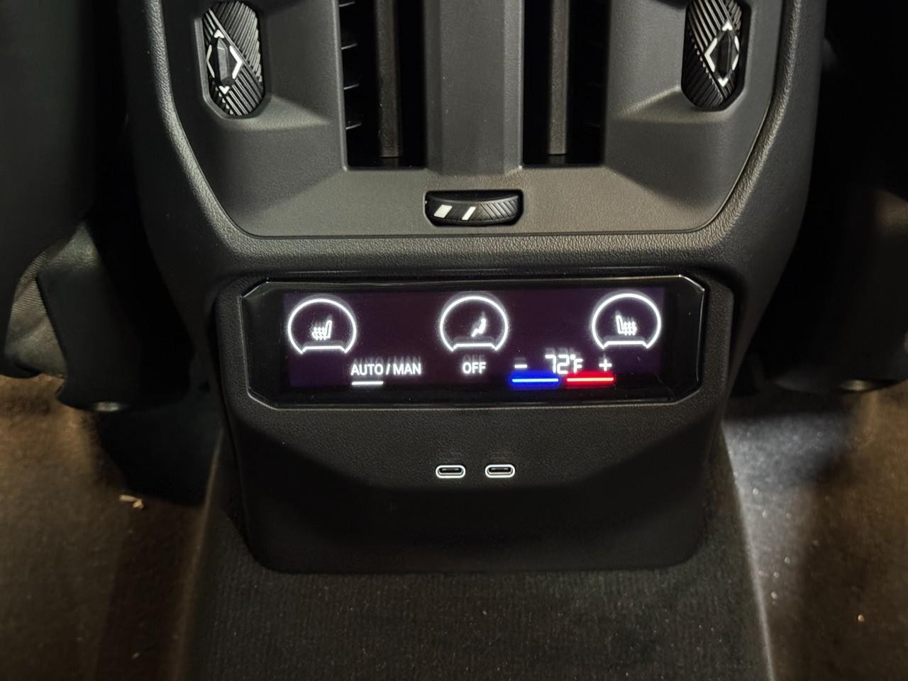 BMW X3 Vehicle Full-screen Gallery Image 11
