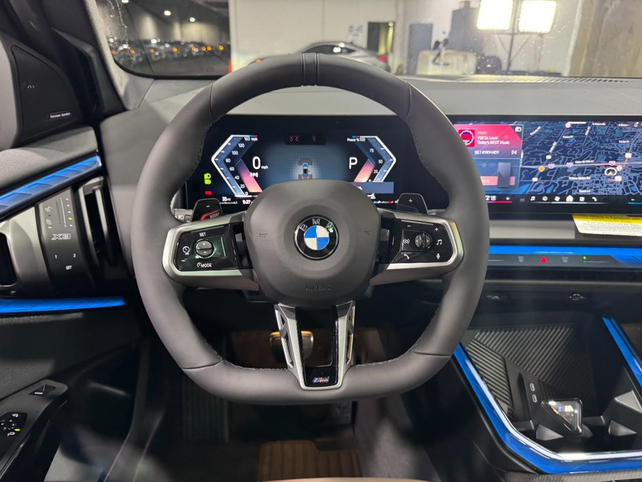 BMW X3 Vehicle Full-screen Gallery Image 14