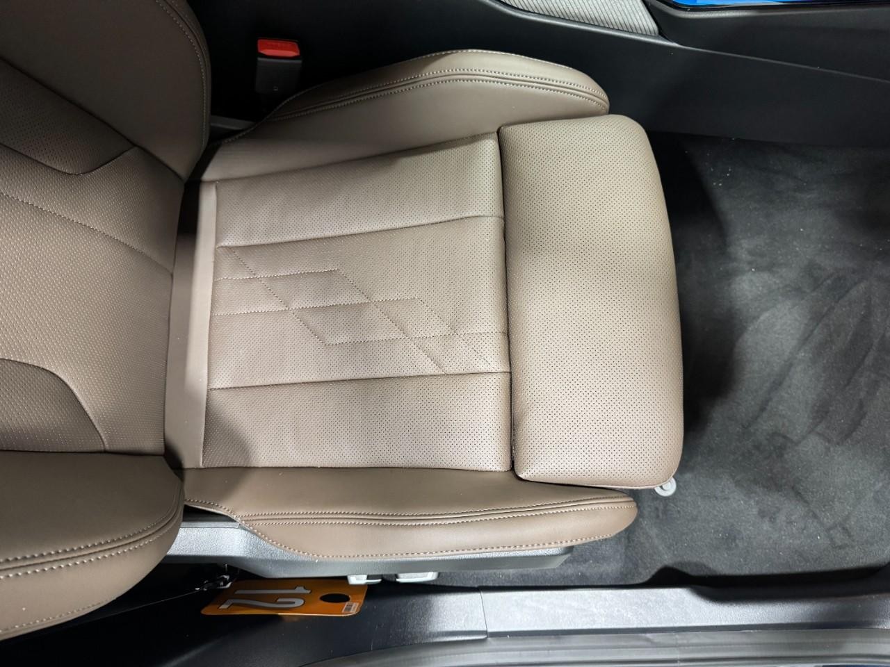 BMW X3 Vehicle Full-screen Gallery Image 19