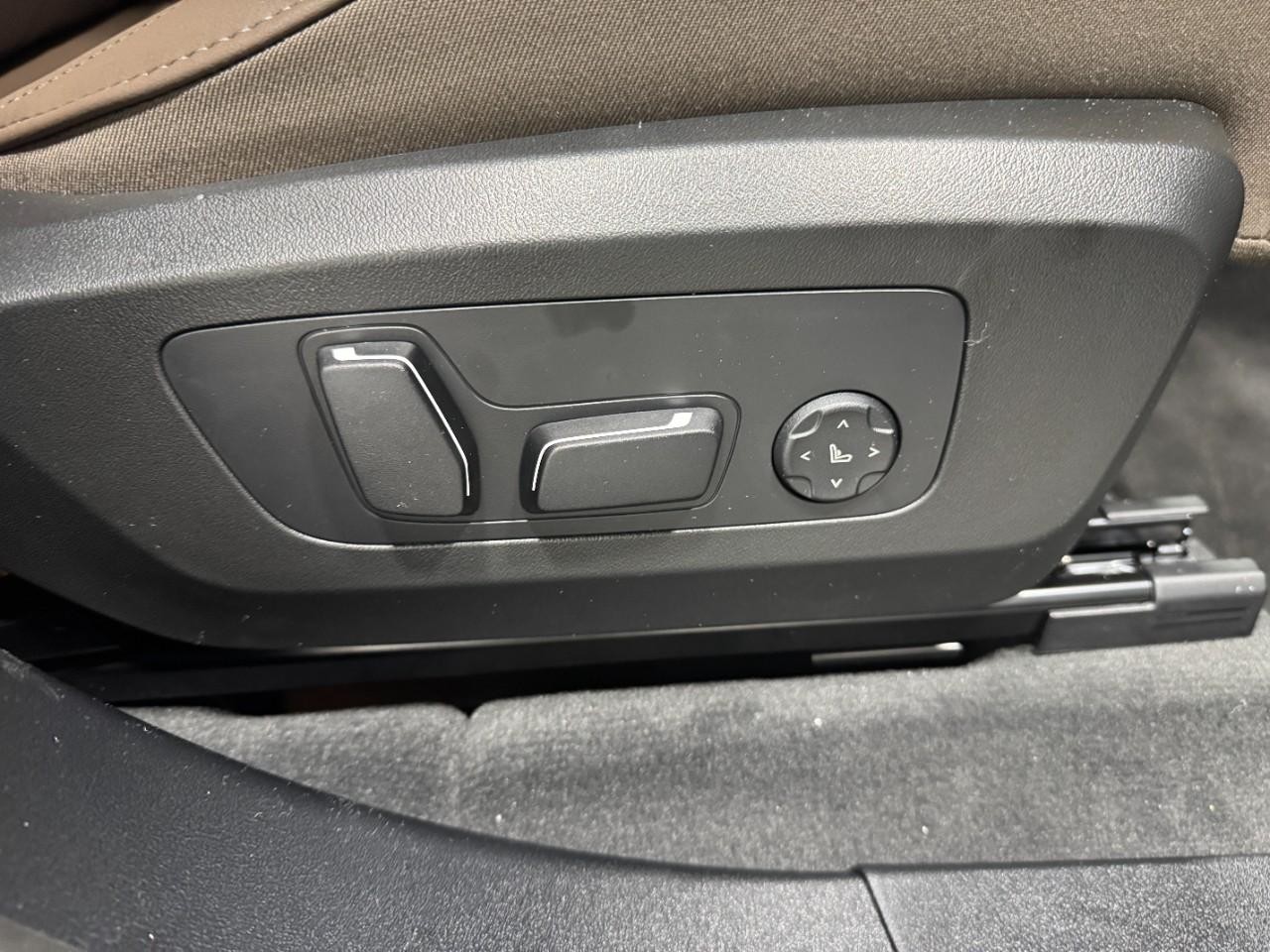 BMW X3 Vehicle Full-screen Gallery Image 20
