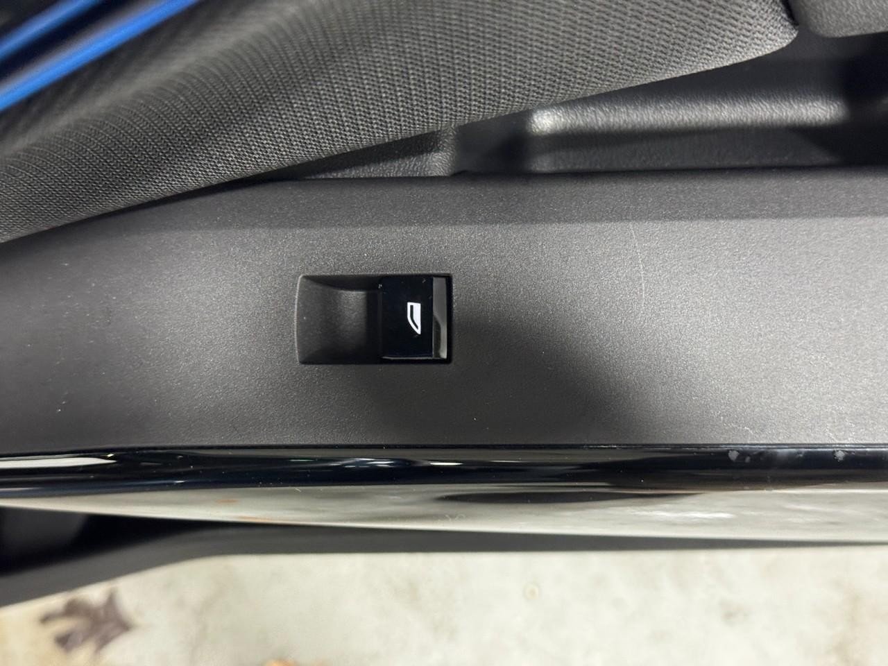 BMW X3 Vehicle Full-screen Gallery Image 22