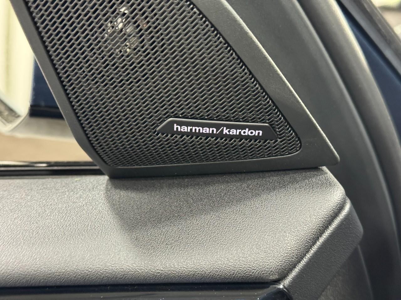 BMW X3 Vehicle Full-screen Gallery Image 23