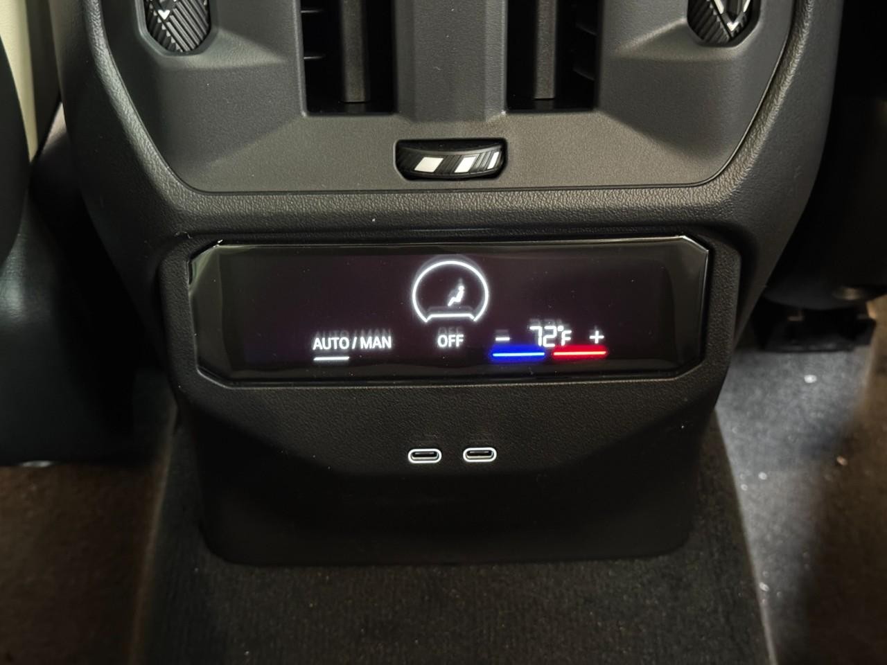 BMW X3 Vehicle Full-screen Gallery Image 11