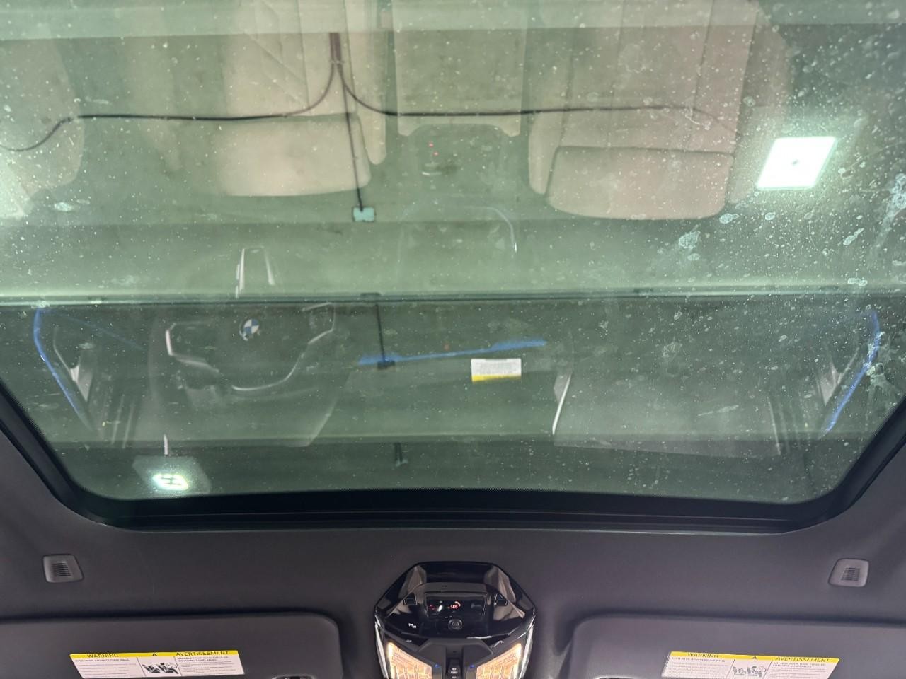 BMW X3 Vehicle Full-screen Gallery Image 12