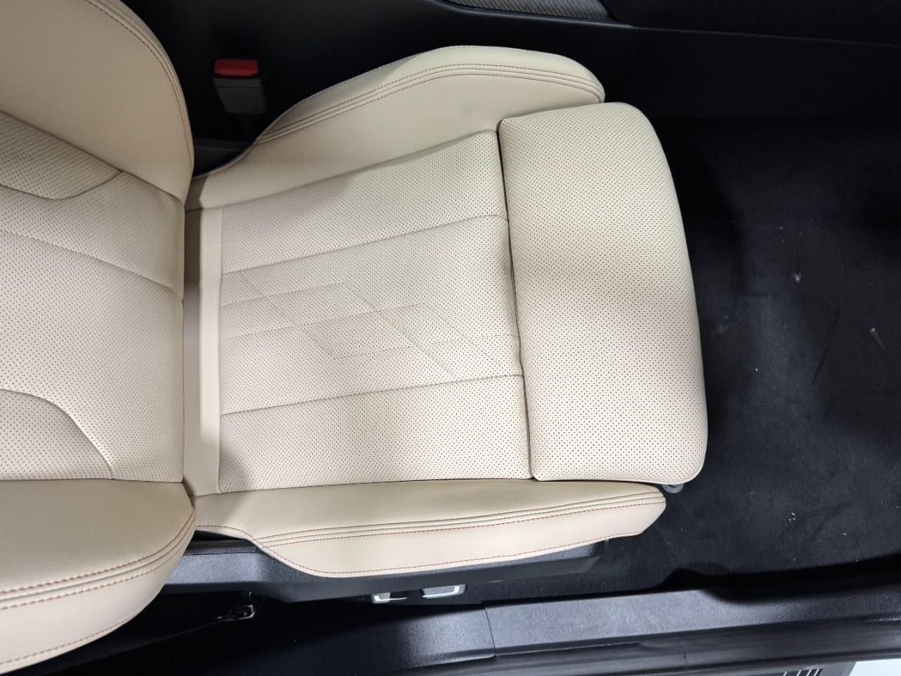 BMW X3 Vehicle Full-screen Gallery Image 19