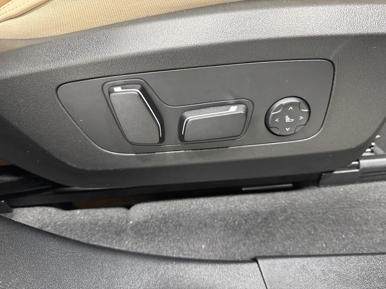 BMW X3 Vehicle Full-screen Gallery Image 20