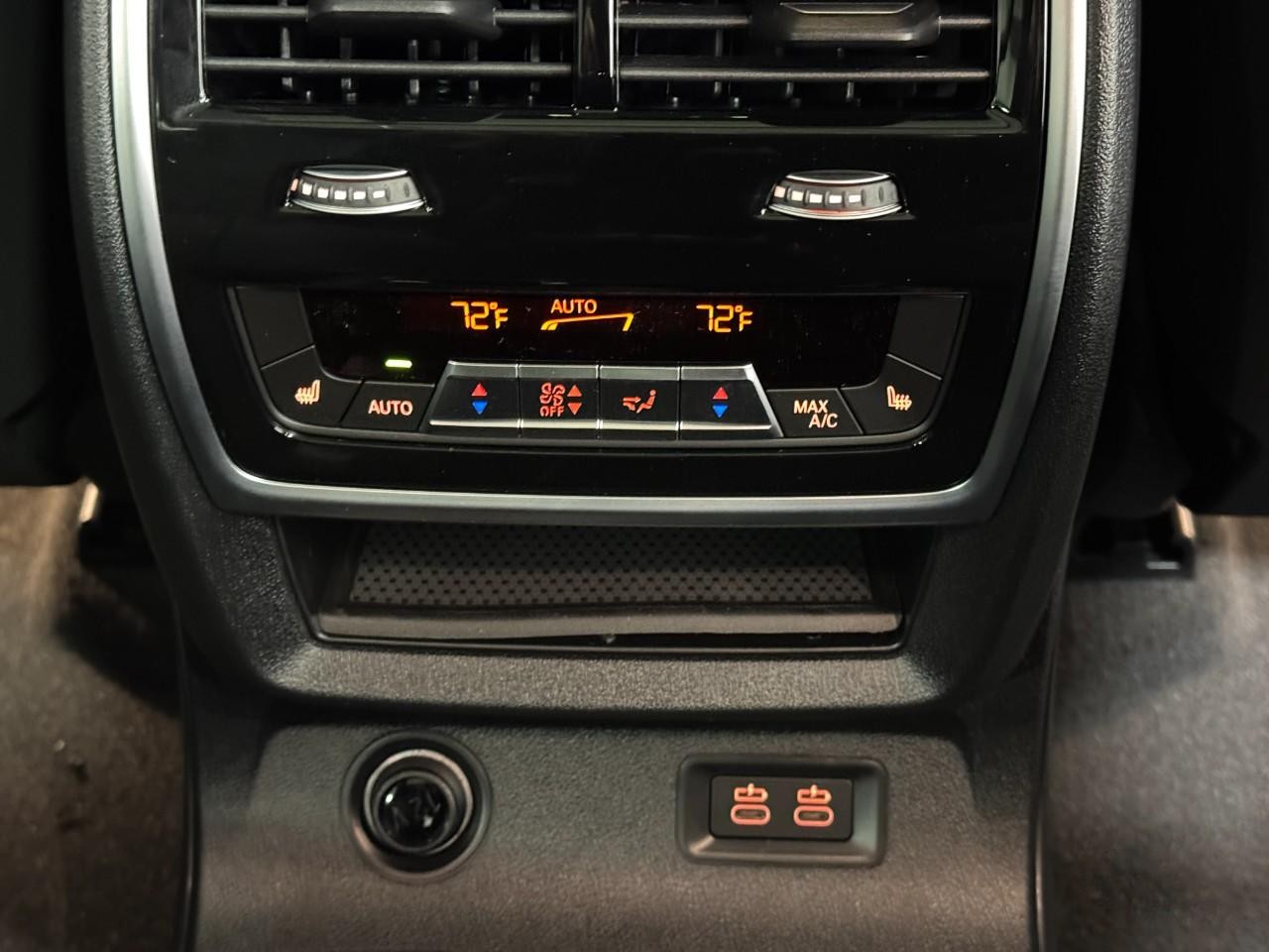 BMW X7 Vehicle Full-screen Gallery Image 13