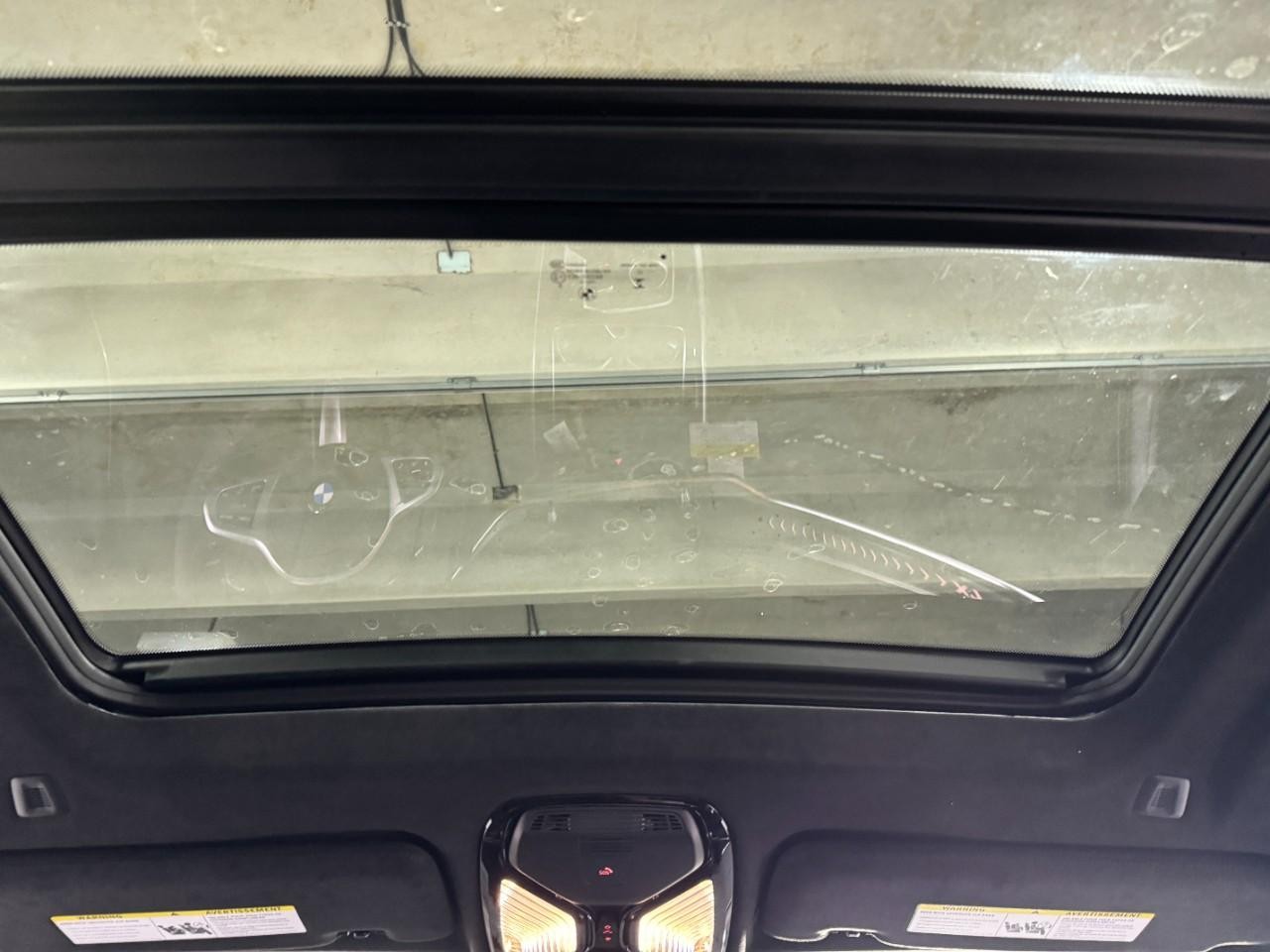 BMW X7 Vehicle Full-screen Gallery Image 14