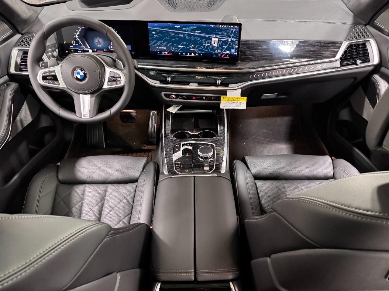 BMW X7 Vehicle Full-screen Gallery Image 15