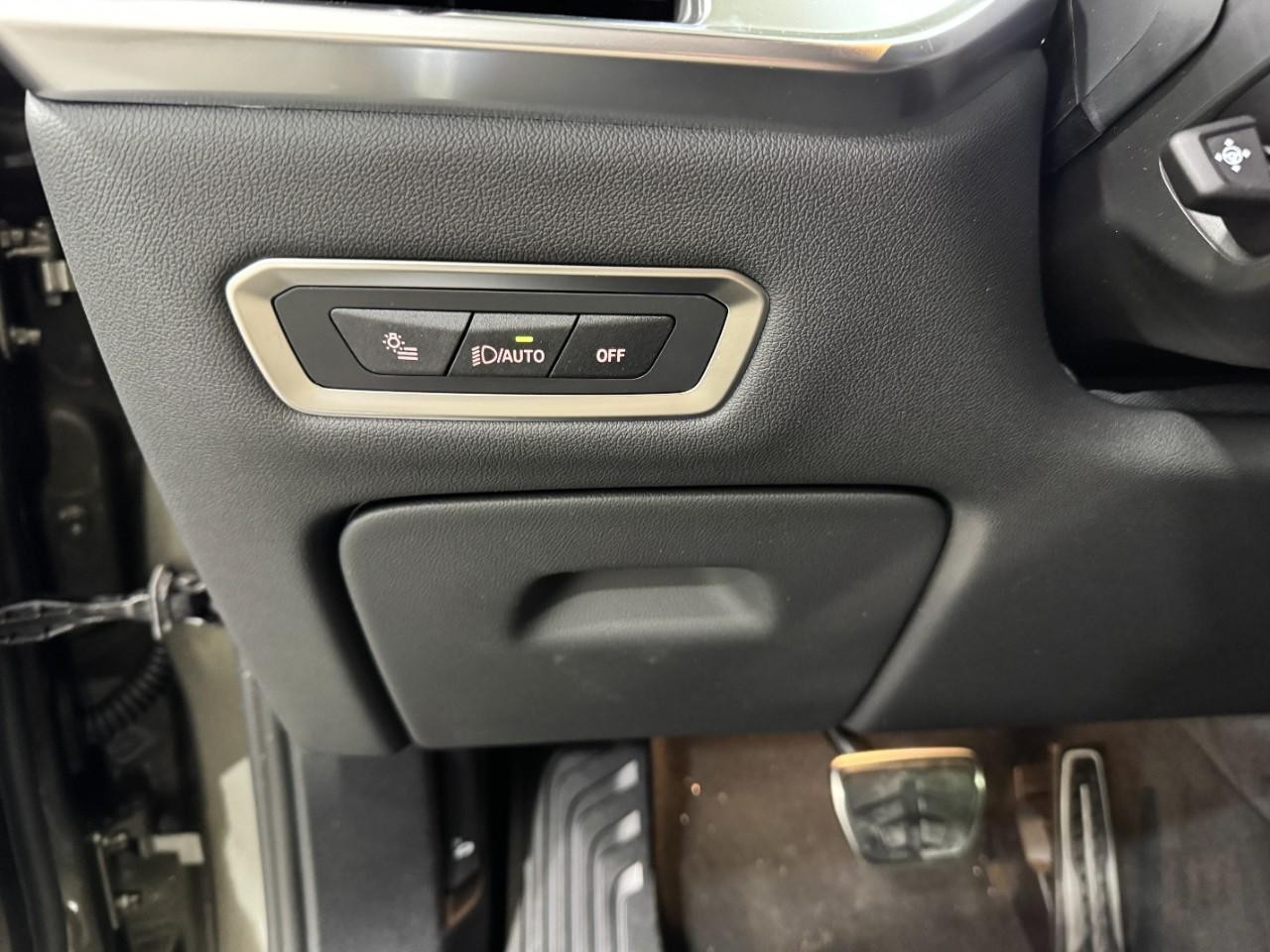 BMW X7 Vehicle Full-screen Gallery Image 33