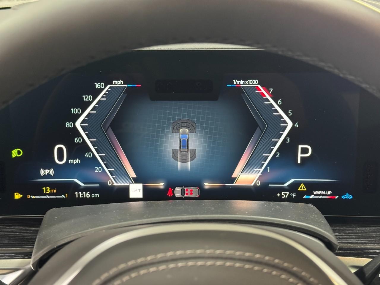 BMW X7 Vehicle Full-screen Gallery Image 36