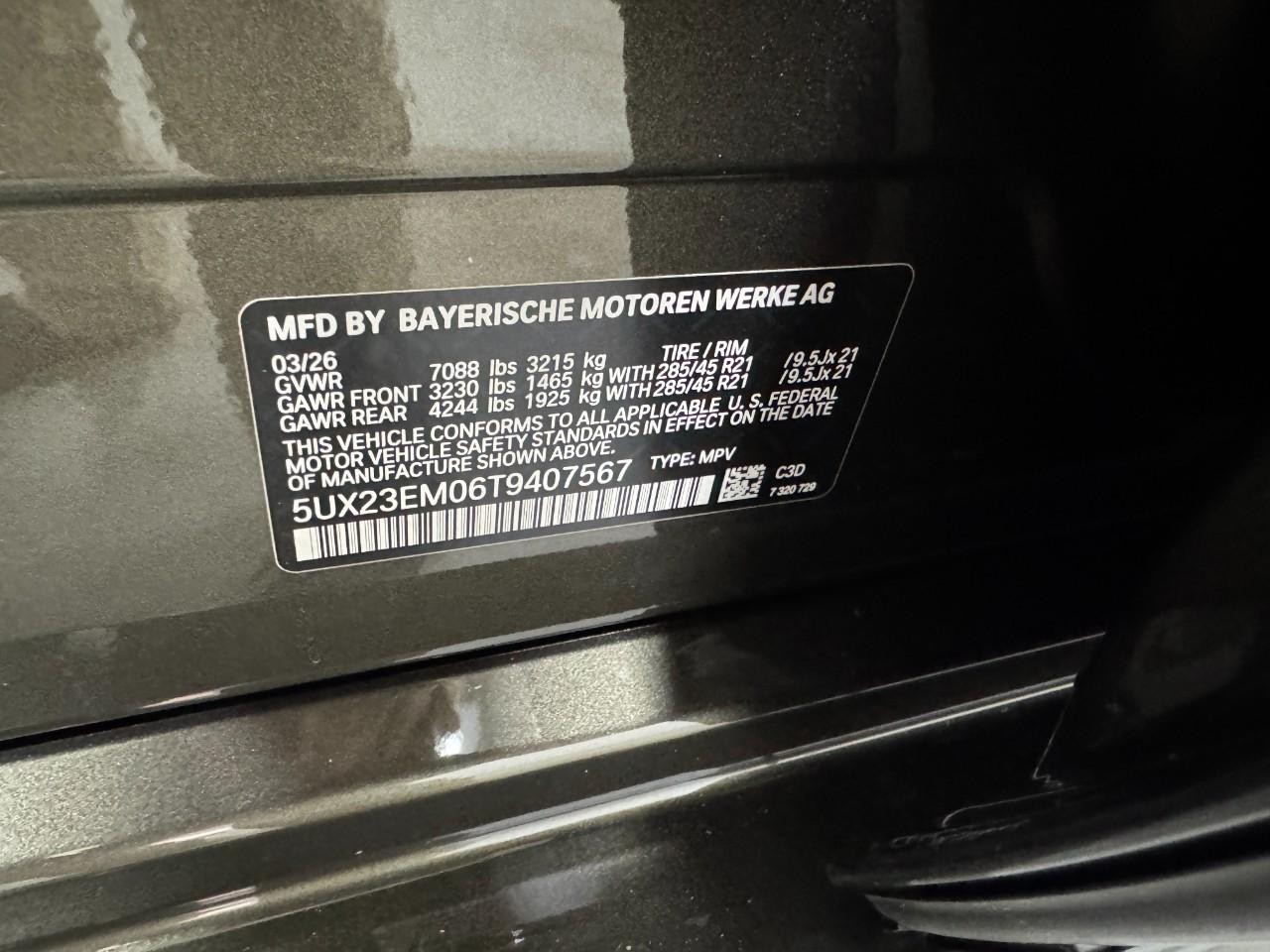 BMW X7 Vehicle Full-screen Gallery Image 38