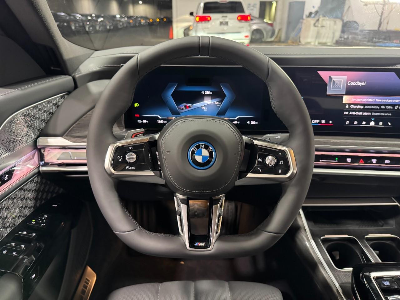 BMW i7 Vehicle Full-screen Gallery Image 13